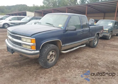 1998 Chevrolet K1500 Fleetside z USA, uszkodzony, nr VIN 2GCEK19R6W1206301